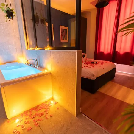 Magnifique Loft - Centre - Jacuzzi 2 شقة *